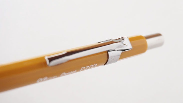 アイディア出しやラフに最適。0.9mm芯の鉛筆みたいなシャープペン ぺんてる「 P209 」 | カラシソエルの絵と文具